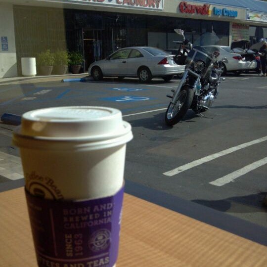 Photo taken at The Coffee Bean &amp; Tea Leaf by Dave N. on 4/29/2012