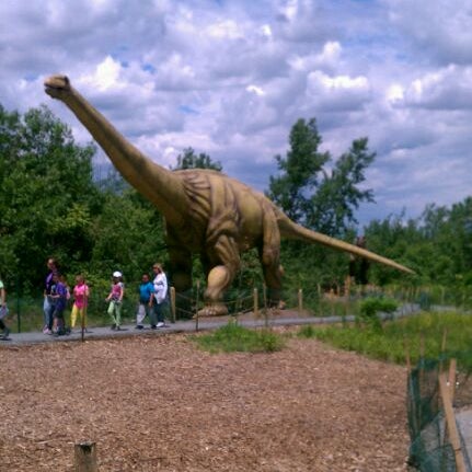 Foto tomada en Field Station: Dinosaurs  por Carrie M. el 6/6/2012
