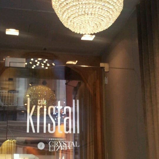 Photo prise au Cafe Kristall par Raymond P. le6/14/2012