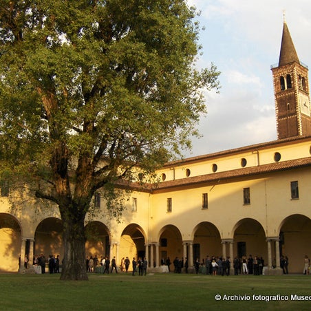 La basilica e i chiostri di Sant'Eustorgio svelano i tesori d'arte e le testimonianze di fede della diocesi. http://tinyurl.com/ckqv94o