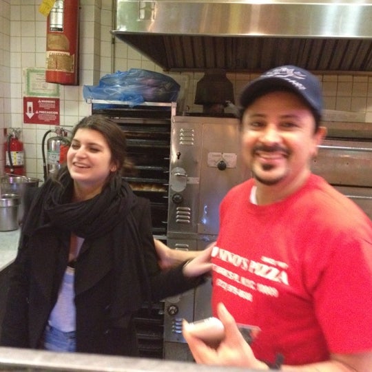 2/12/2012にCorey P.がNino&#39;s Pizza of New Yorkで撮った写真
