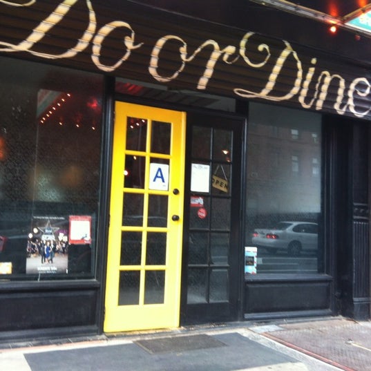 Foto diambil di Do or Dine oleh Samantha E. pada 8/9/2012
