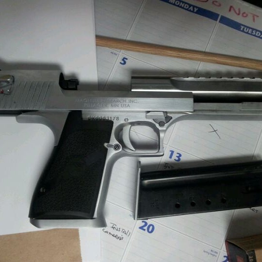 Foto tirada no(a) Freestate Gun Range por B S. em 3/25/2012