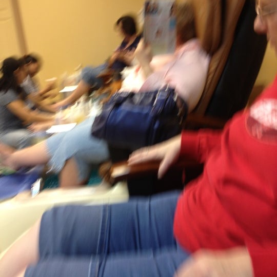 Blondo Nails Nail Salon in Northwest Omaha