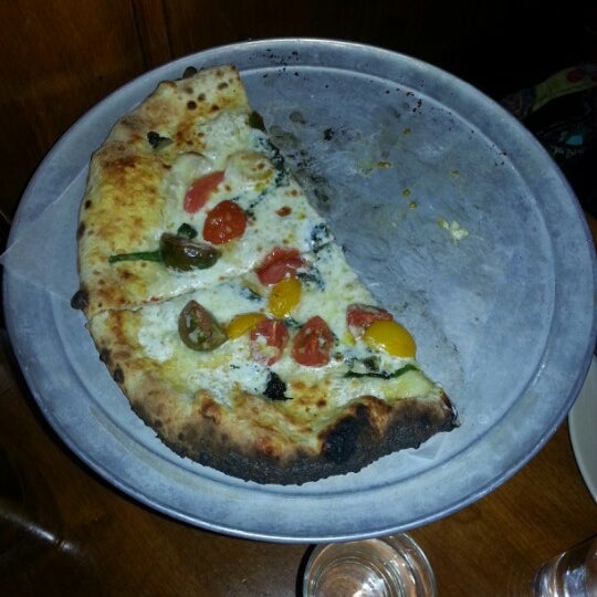 Foto diambil di Pizzeria Da Lupo oleh Scott C. pada 7/22/2012