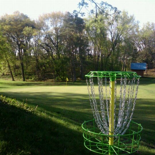Foto scattata a Theodore Wirth Golf Course da Doctor G. il 4/24/2012
