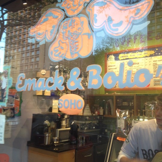 รูปภาพถ่ายที่ Emack &amp; Bolio&#39;s SoHo โดย David P. เมื่อ 4/19/2012