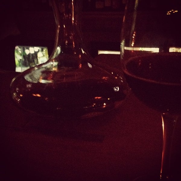 Foto tirada no(a) Dell&#39;uva Wine Bar &amp; Cafe por Beth H. em 9/9/2012