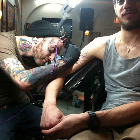 3/19/2012にKatie T.がRoyal Flesh Tattoo and Body Piercingで撮った写真