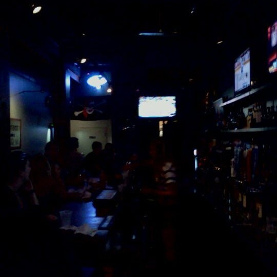 Foto diambil di The Anchor Bar oleh Jeb B. pada 3/4/2012