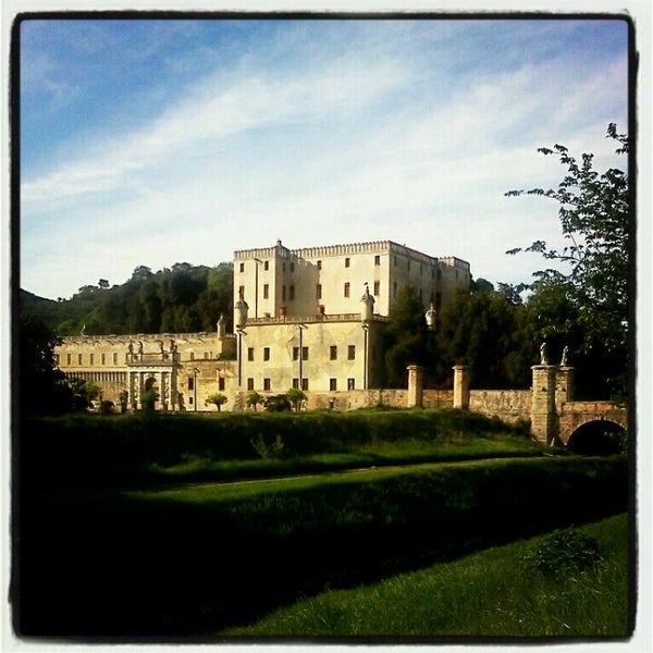 Foto diambil di Castello del Catajo oleh Andrea Z. pada 4/28/2012