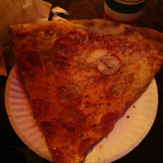 Foto scattata a Mercury Pizza da Adam A. il 4/1/2012