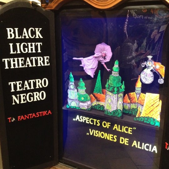 Снимок сделан в Black Light Theatre пользователем Oda O. 5/1/2012