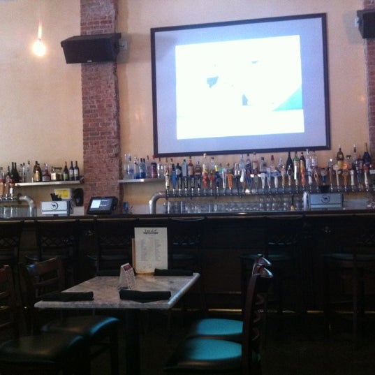 รูปภาพถ่ายที่ Los Angeles Brewing Company โดย Walter เมื่อ 6/3/2012