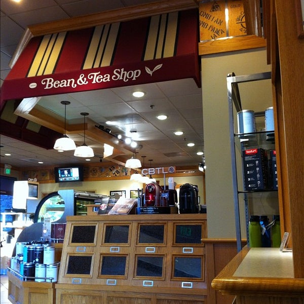 Photo taken at The Coffee Bean &amp; Tea Leaf by Rudy A. on 7/7/2012