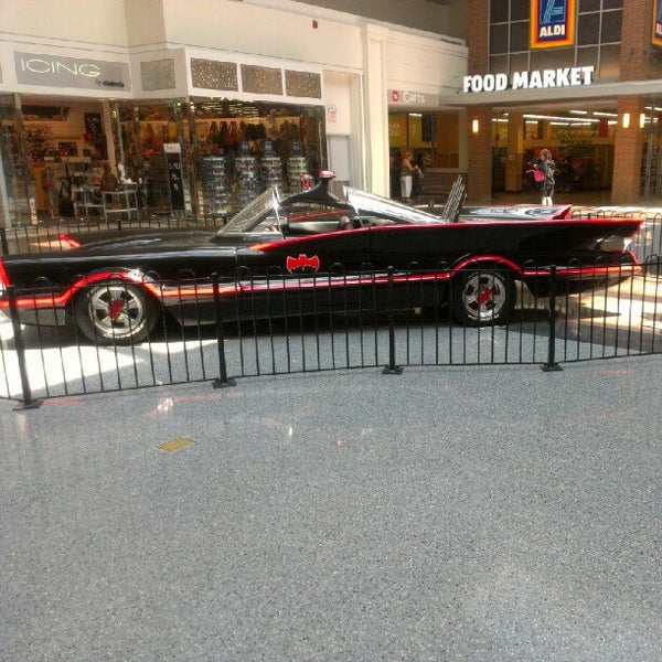 Photo taken at Chicago Ridge Mall by Cleo J. on 7/16/2012