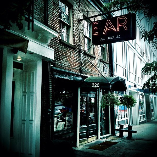 รูปภาพถ่ายที่ Ear Inn โดย Lisa P. เมื่อ 9/3/2012