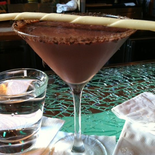 6/25/2012 tarihinde Kristine O.ziyaretçi tarafından The Chocolate Bar'de çekilen fotoğraf