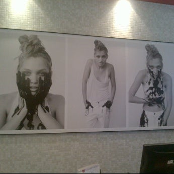 9/8/2012にMontana C.がYGallery Hair Salon Sohoで撮った写真