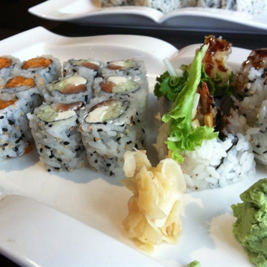 รูปภาพถ่ายที่ Ozu Japanese Cuisine &amp; Lounge โดย Raul A. เมื่อ 8/11/2012