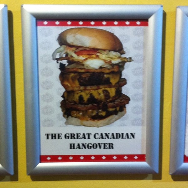 4/29/2012 tarihinde Mike T.ziyaretçi tarafından Burger Brats'de çekilen fotoğraf