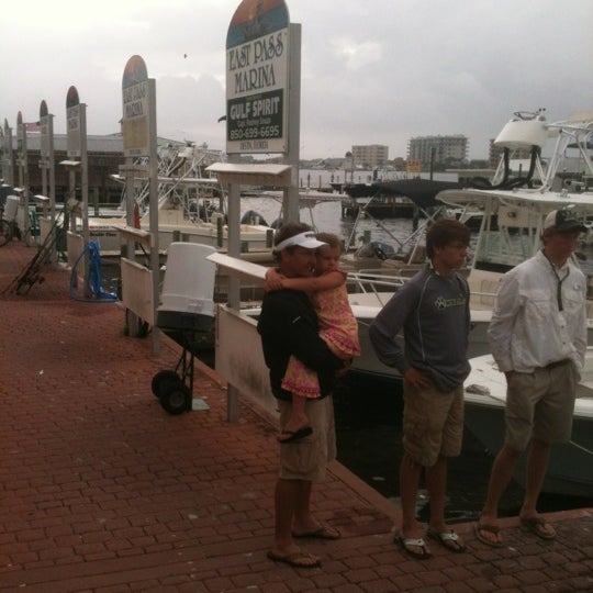 รูปภาพถ่ายที่ Destin Charter Fishing Service โดย Charlotte J. เมื่อ 3/23/2012