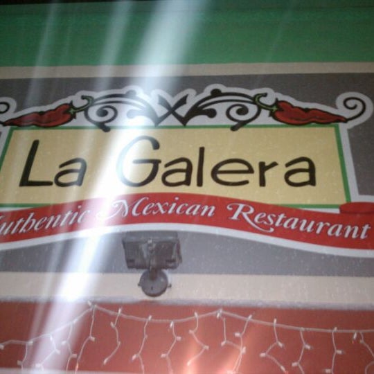 Das Foto wurde bei La Galera Mexican Restaurant von Mike and Ali B. am 3/31/2012 aufgenommen