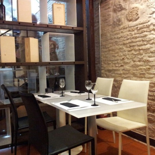 Снимок сделан в Adolfo Restaurante | Casa Urbana пользователем Andres F. 6/30/2012