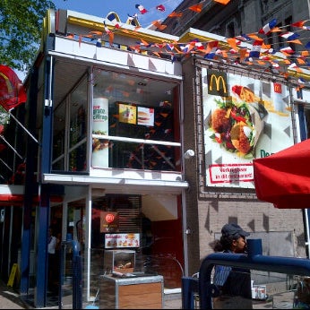รูปภาพถ่ายที่ McDonald&#39;s โดย Mike S. เมื่อ 6/14/2012
