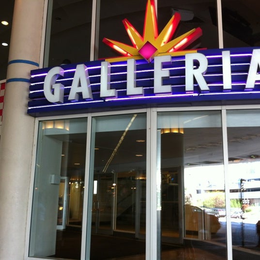 Foto tomada en The Galleria at White Plains  por Annie P. el 7/24/2012