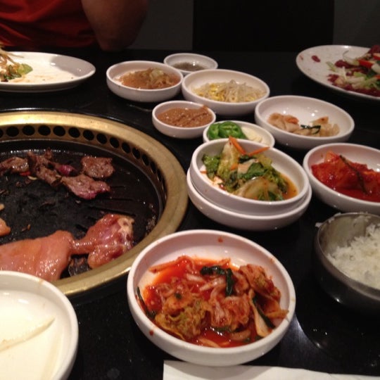 Снимок сделан в Beque Korean Grill пользователем Sammy A. 5/13/2012