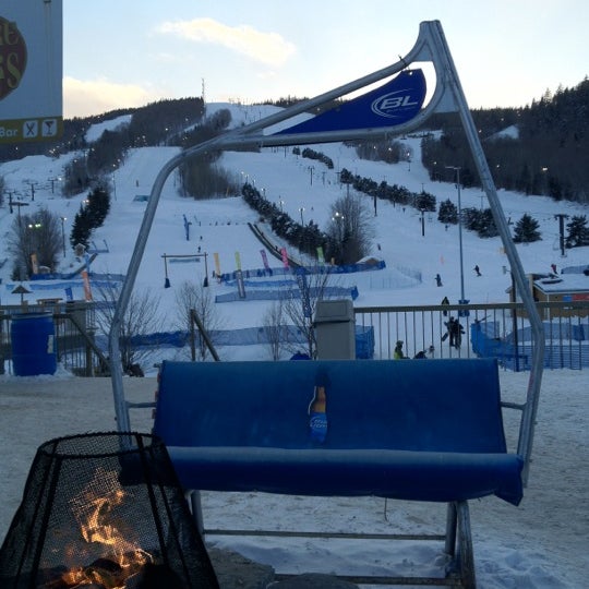 Das Foto wurde bei Centre de Ski Stoneham von ilivier am 2/12/2012 aufgenommen