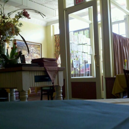 4/13/2012 tarihinde Donald W.ziyaretçi tarafından Restaurant Pomme'de çekilen fotoğraf