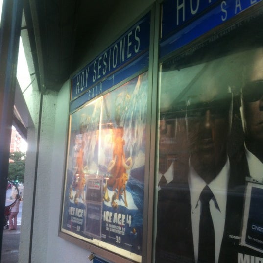 รูปภาพถ่ายที่ Cinema Los Vergeles โดย Imanol M. เมื่อ 7/11/2012