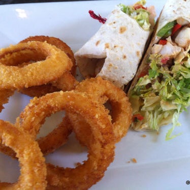 I finally tried lunch and look forward to going back. They make fantastic onion rings!