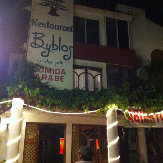 4/3/2012 tarihinde Kelly M.ziyaretçi tarafından Restaurant Byblos - Comida y Tacos Arabes'de çekilen fotoğraf