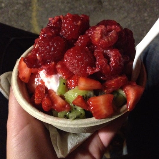 8/30/2012 tarihinde Amber D.ziyaretçi tarafından Wooberry Frozen Yogurt'de çekilen fotoğraf
