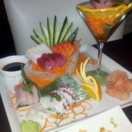 Снимок сделан в Shari Sushi Lounge пользователем Lambizzo 2/17/2012