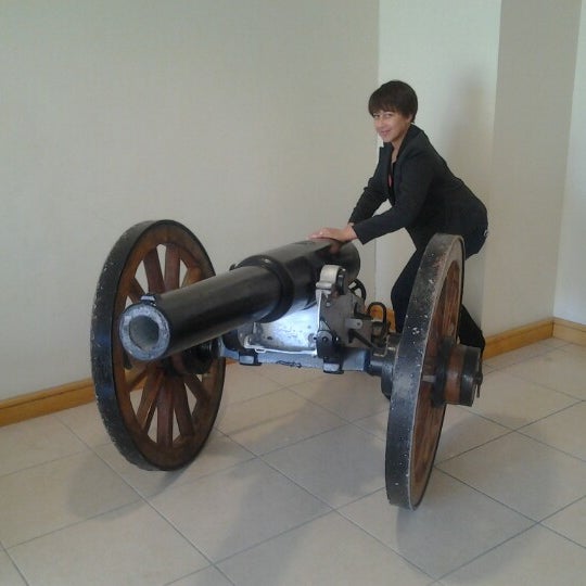 Das Foto wurde bei Chavonnes Battery Museum von Chester A. am 6/20/2012 aufgenommen