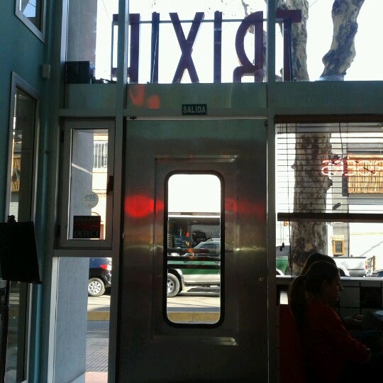 Foto tirada no(a) TRIXIE American Diner por Belen A. em 7/27/2012