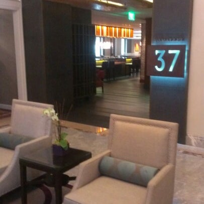 Foto diambil di Parallel 37 Ritz-Carlton oleh Jeremy B. pada 9/1/2012