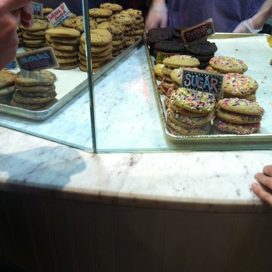 4/14/2012에 Alice A.님이 Hope&#39;s Cookies에서 찍은 사진