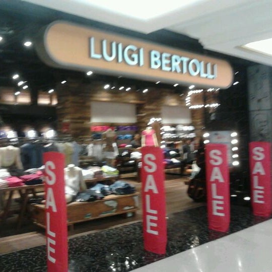 Luigi Bertolli - Clothing Store in Distrito Leste