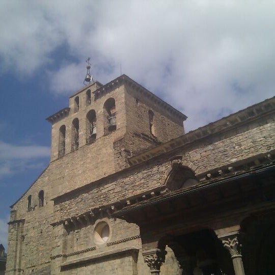 Photo prise au Catedral De Jaca par Javieriti C. le4/6/2012