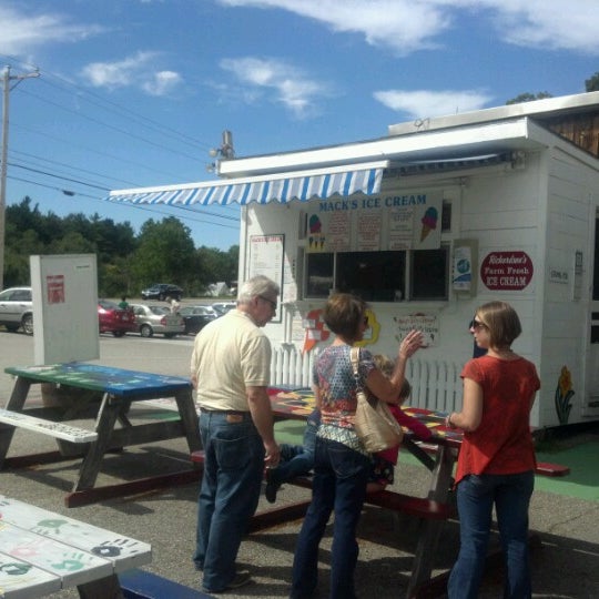 Photo taken at Mack&#39;s Ice Cream by WayneNH on 9/9/2012