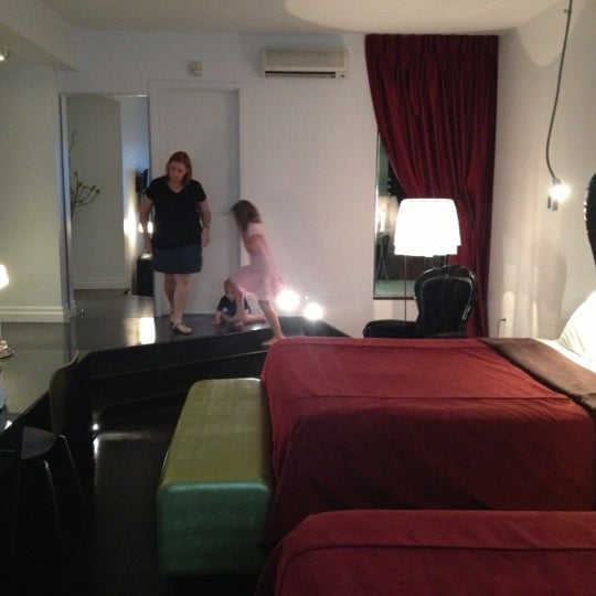 Das Foto wurde bei Hôtel Chez Swann von Ashton S. am 7/17/2012 aufgenommen