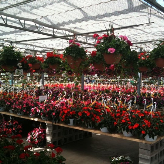 รูปภาพถ่ายที่ The Garden Factory โดย John M. เมื่อ 5/21/2012