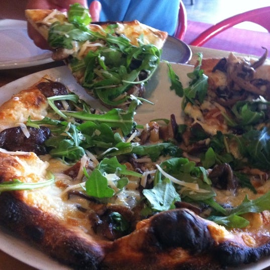 True "farm to table" restaurant, the menu changes with the season. Try the mushroom pizza!