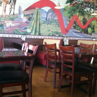 รูปภาพถ่ายที่ Mambos Cuban Café โดย Tina W. เมื่อ 7/26/2012