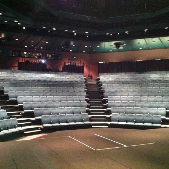 Foto scattata a The Octagon Theatre da Cliff il 3/1/2012